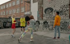 榜单缩略图：小巷里的街头篮球